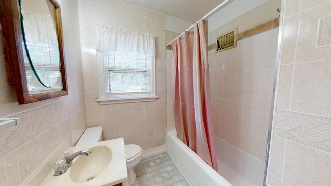 Main floor bathroom | Image 12