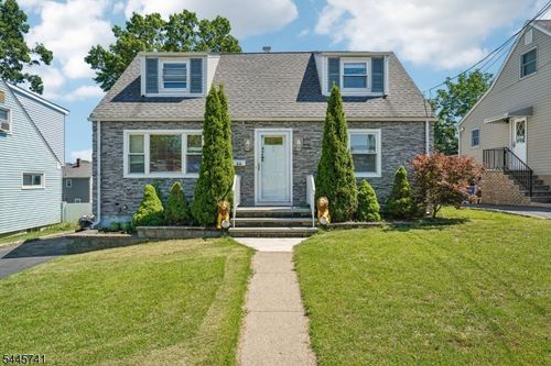 64 16th Ave, Elmwood Park, NJ, 07407-2923 | Card Image