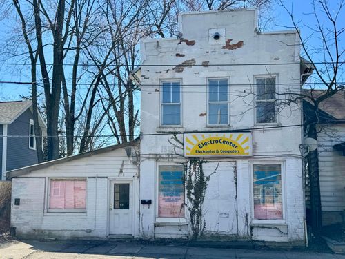 210 E Central Ave, Delaware, OH, 43015-2091 | Card Image