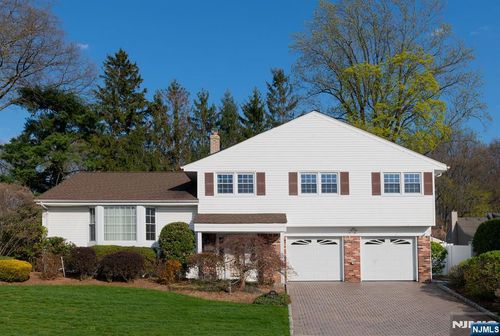 109 Dogwood Ct, Westwood, NJ, 07675-3527 | Card Image