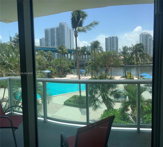 APT-207 - 19390 Collins Ave, Condo with 2 bedrooms, 2 bathrooms and null parking in Sunny Isles Beach FL | Image 8
