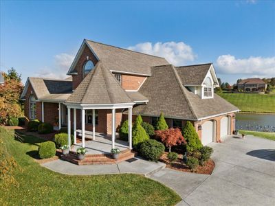 2360 Lake Vista Drive, House other with 4 bedrooms, 3 bathrooms and 2 parking in Christiansburg VA | Image 3