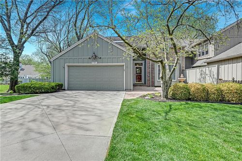 4421 W 112th Ter, Leawood, KS, 66211-1718 | Card Image