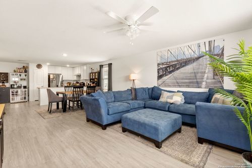 6830 Wolf Vly, San Antonio, TX, 78242-4406 | Card Image