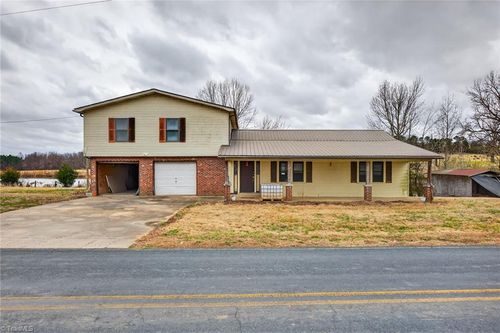 6227 Gravel Hill Rd, Denton, NC, 27239-8317 | Card Image