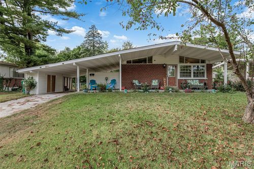 985 Preakness Ln, Florissant, MO, 63033-3617 | Card Image