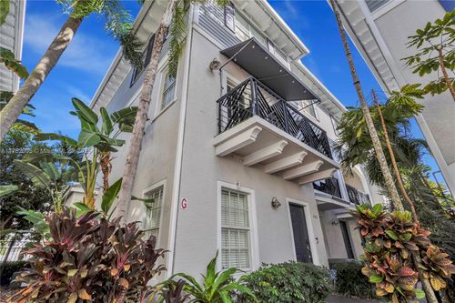 29-440 2nd Ave, Fort Lauderdale, FL, 33301-3270 | Card Image