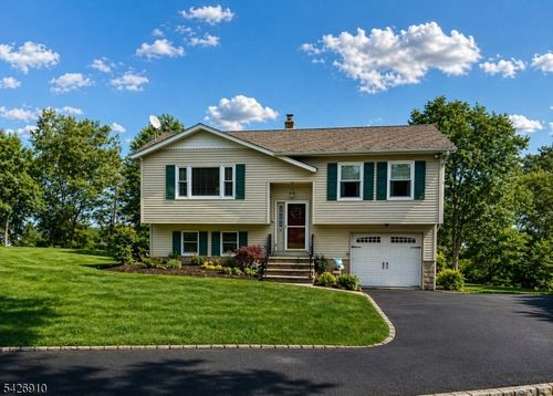 38 Ivy Pl, Glenwood, NJ, 07418-1614 | Card Image