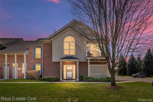 30200 Chesapeake Cir, Walled Lake, MI, 48390-5924 | Card Image