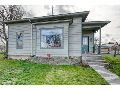 554 W High St, Athena, OR, 97813-6112 | Card Image