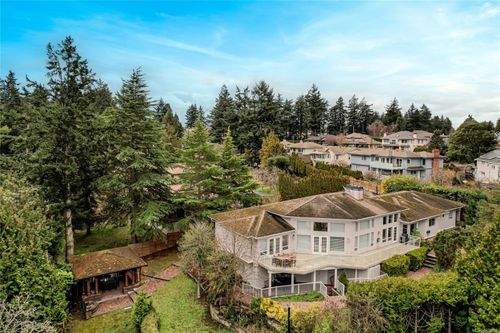 1934 San Juan Ave, Victoria, BC, V8N2J4 | Card Image