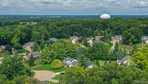 8640 Newport Dr, White Lake, MI, 48386-3493 | Card Image