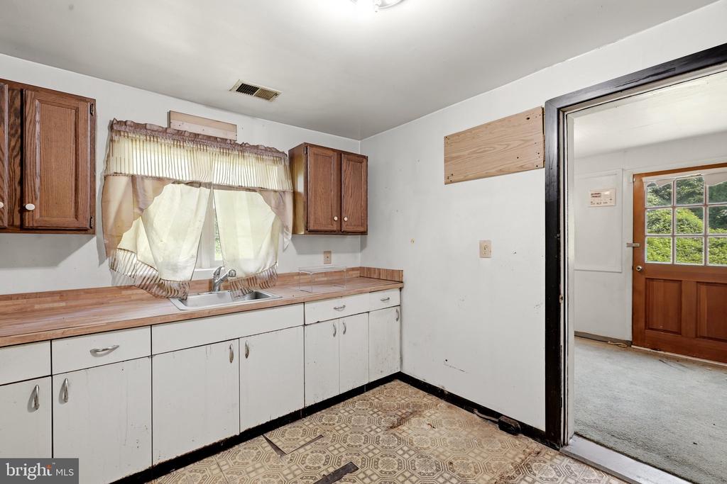 Residential in FALLS CHURCH 5