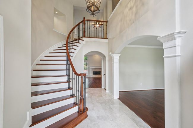 6611 Haughton Dr, House other with 4 bedrooms, 3 bathrooms and 3 parking in Spring TX | Image 6