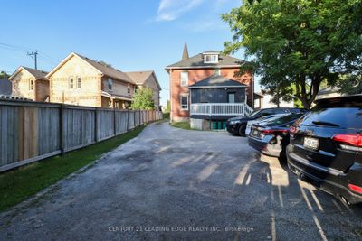 487 Eagle St, Home with 6 bedrooms, 4 bathrooms and 6 parking in Newmarket ON | Image 2