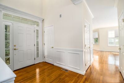 Front foyer | Image 2