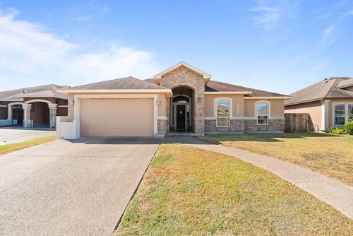 8234 Merlin Pl, Corpus Christi, TX, 78414-6040 | Card Image