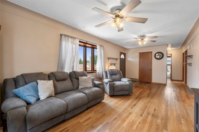 2469 1 St St, House other with 3 bedrooms, 2 bathrooms and null parking in Cedar Rapids IA | Image 5