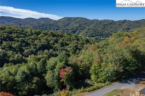 42 White Fox Ln, Banner Elk, NC, 28604 | Card Image