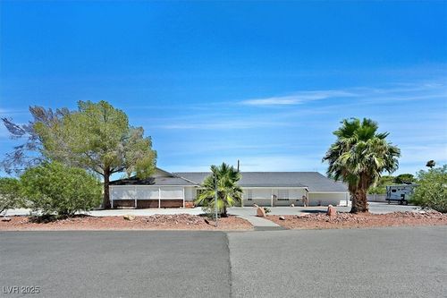 6384 W Desert Inn Rd, Las Vegas, NV, 89146-6616 | Card Image