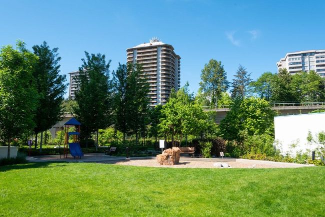 1004 - 2200 Douglas Road, Condo with 2 bedrooms, 2 bathrooms and 2 parking in Burnaby BC | Image 38