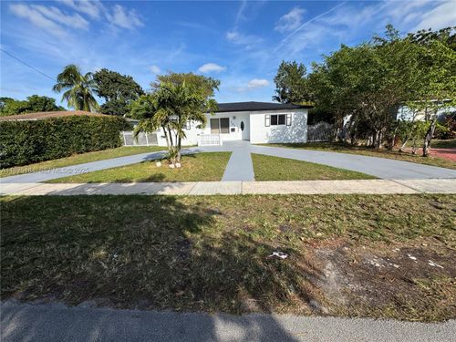 0-701 Ne 170th St, North Miami Beach, FL, 33162-2435 | Card Image