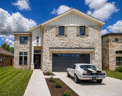 6 Rio Seco Dr, Uvalde, TX, 78801-4037 | Card Image