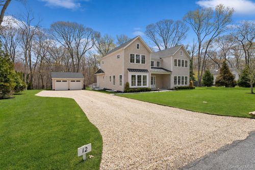 12 Lincoln St, Sag Harbor, NY, 11963-3301 | Card Image
