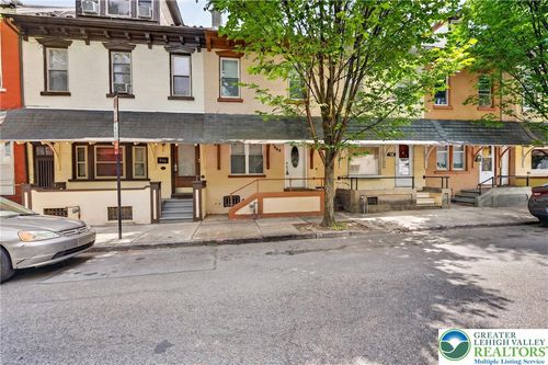 948 Chew St, Allentown, PA, 18102-3952 | Card Image
