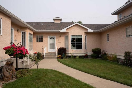 3-5014 56 Street, Camrose, AB, T4V2C9 | Card Image