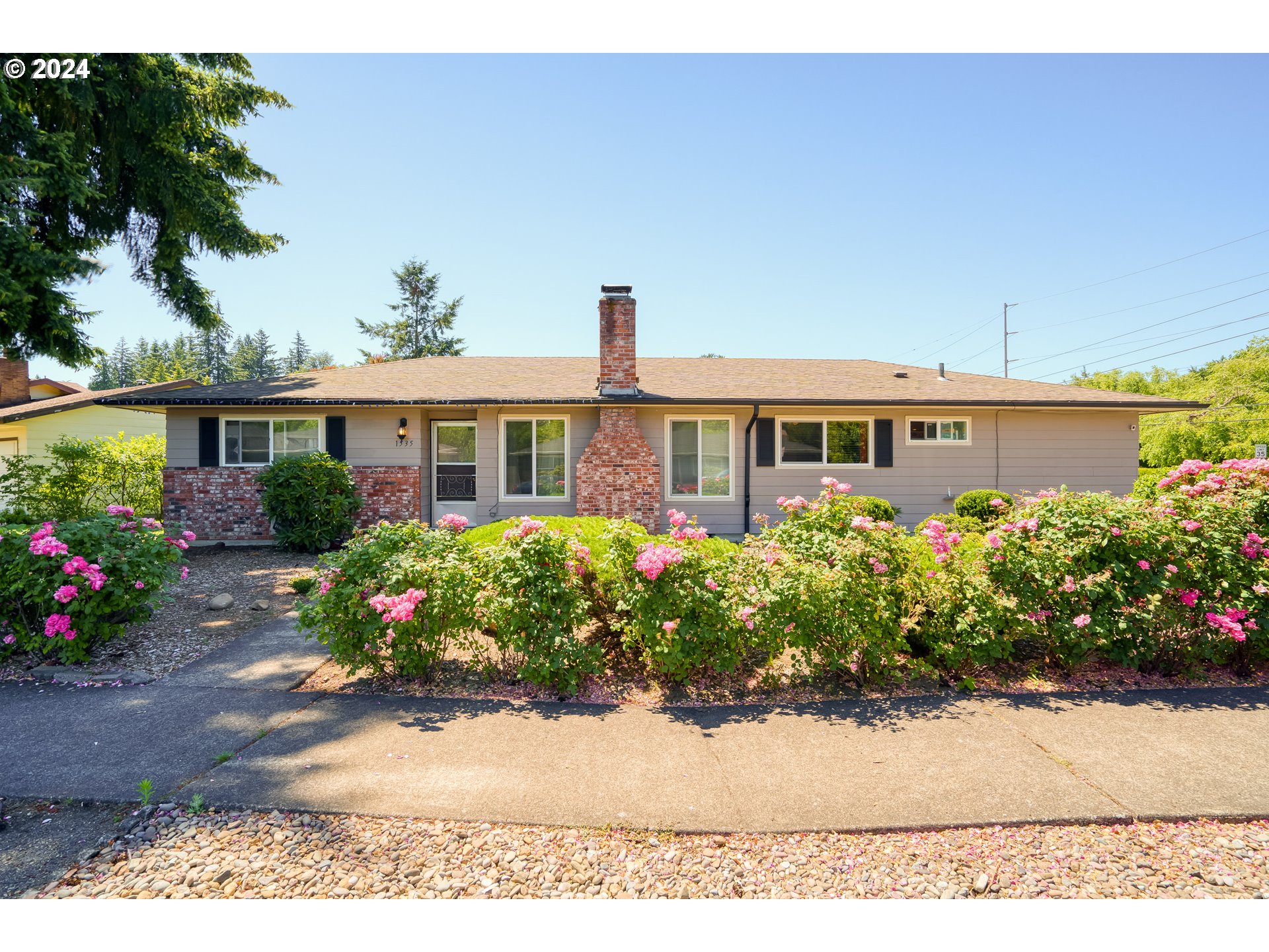 Halsey St, Portland, OR 97230