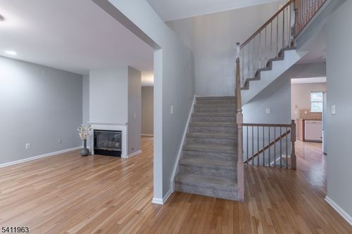 4 Shackamaxon Ter, Annandale, NJ, 08801-3212 | Card Image