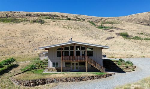 7400 Colockum Rd, Malaga, WA, 98828-9706 | Card Image