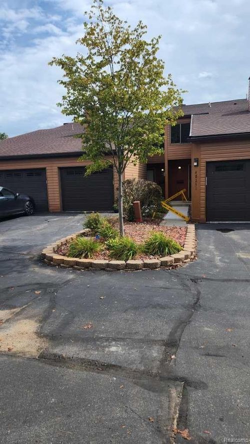 48245 Bayshore Dr, Van Buren Twp, MI, 48111-4603 | Card Image