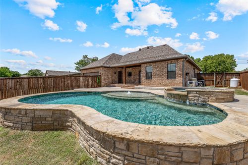 1202 Thomas Ln, Graham, TX, 76450-4708 | Card Image