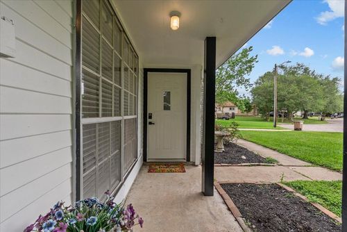 3900 Redstem Ct, Dickinson, TX, 77539-7136 | Card Image