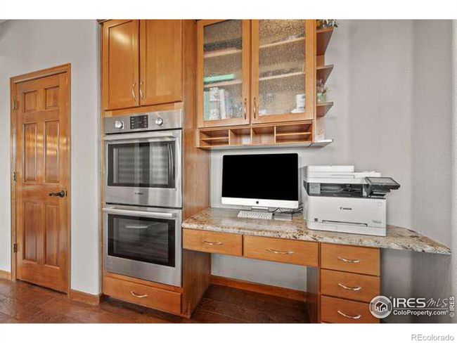 Double ovens and kitchen desk | Image 10