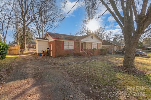 2819 Denview Ln, Charlotte, NC, 28208-5903 | Card Image