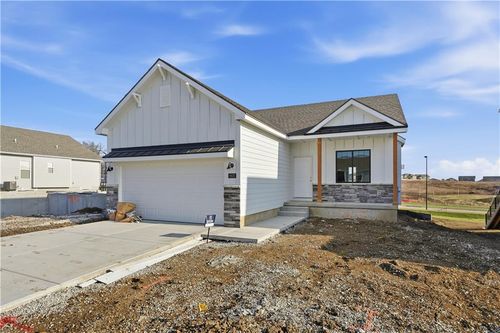 9637 N Colrain Ave, Kansas City, MO, 64154-1329 | Card Image