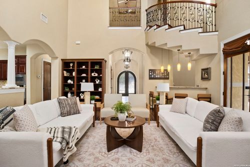 213 Chattington Ct, Castle Hills, TX, 78213-2611 | Card Image