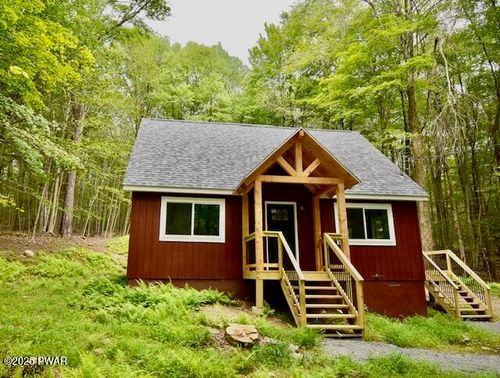 35 Pine Creek Rd, Hawley, PA, 18428-8279 | Card Image