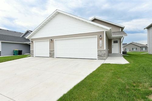 1125 60th Ave W, West Fargo, ND, 58078-2960 | Card Image
