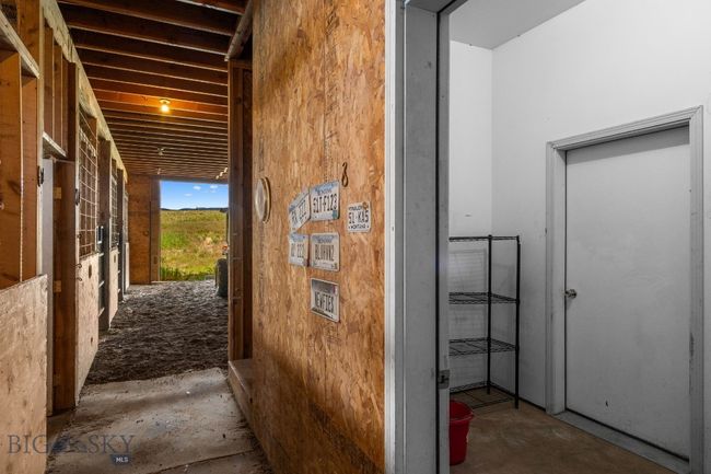 Tack room to right | Image 79