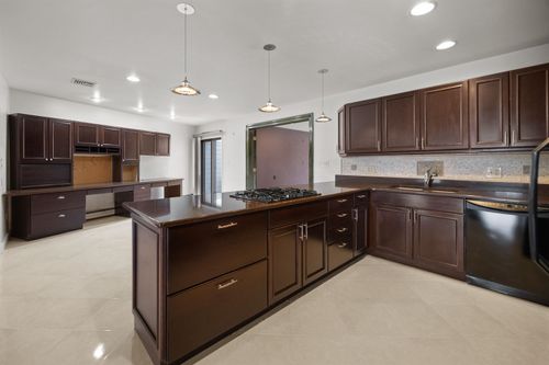 9e-9E Cove Ln N, North Bergen, NJ, 07047-7286 | Card Image