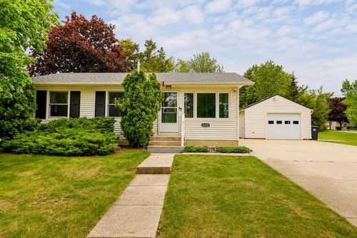 2259 Staborn Dr, Beloit, WI, 53511-2747 | Card Image