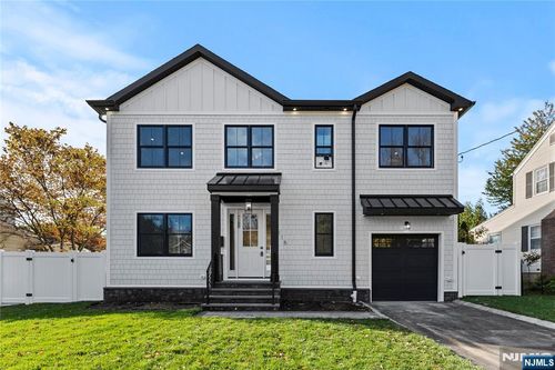 215 Kensington Rd, River Edge, NJ, 07661-1239 | Card Image