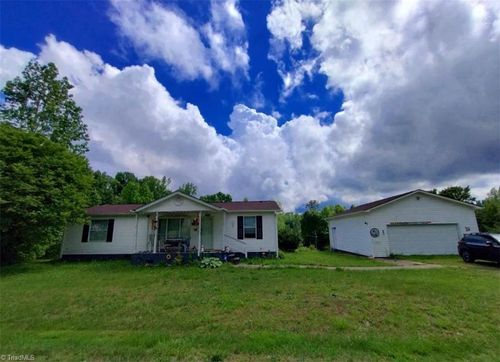 4430 Effie Ln, Walkertown, NC, 27051-9591 | Card Image