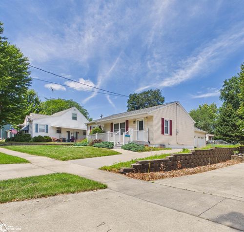 111 Rosenberger Ave, Oskaloosa, IA, 52577-1737 | Card Image
