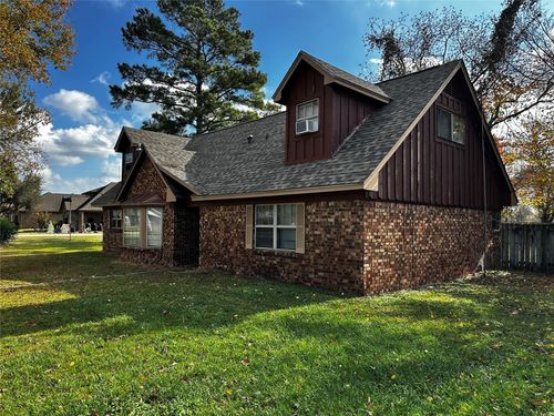 130 Caldwell St, Baytown, TX, 77520-1210 | Card Image