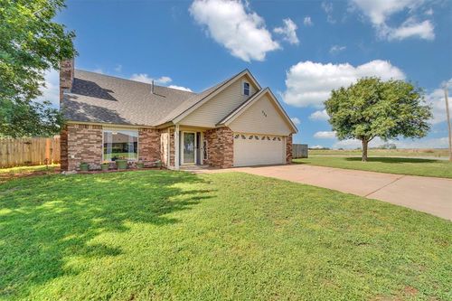 320 Elkview Drive, Elk City, OK, 73644 | Card Image